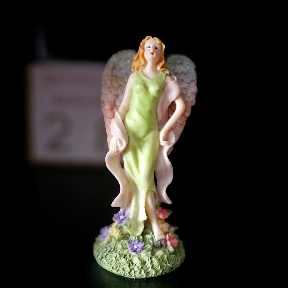 K's Collection Angel Figurine